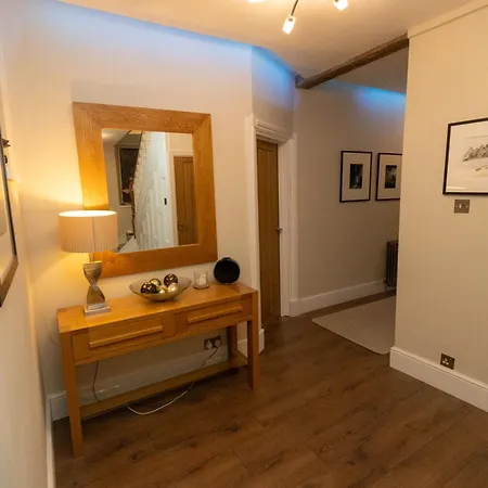 בית נופש Oulton House - Beautiful Restored 2 Bedroom In Spofforth, Harrogate *