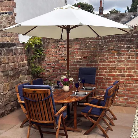 בית נופש Oulton House - Beautiful Restored 2 Bedroom In Spofforth, Harrogate *