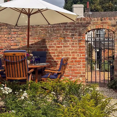 בית נופש Oulton House - Beautiful Restored 2 Bedroom In Spofforth, Harrogate